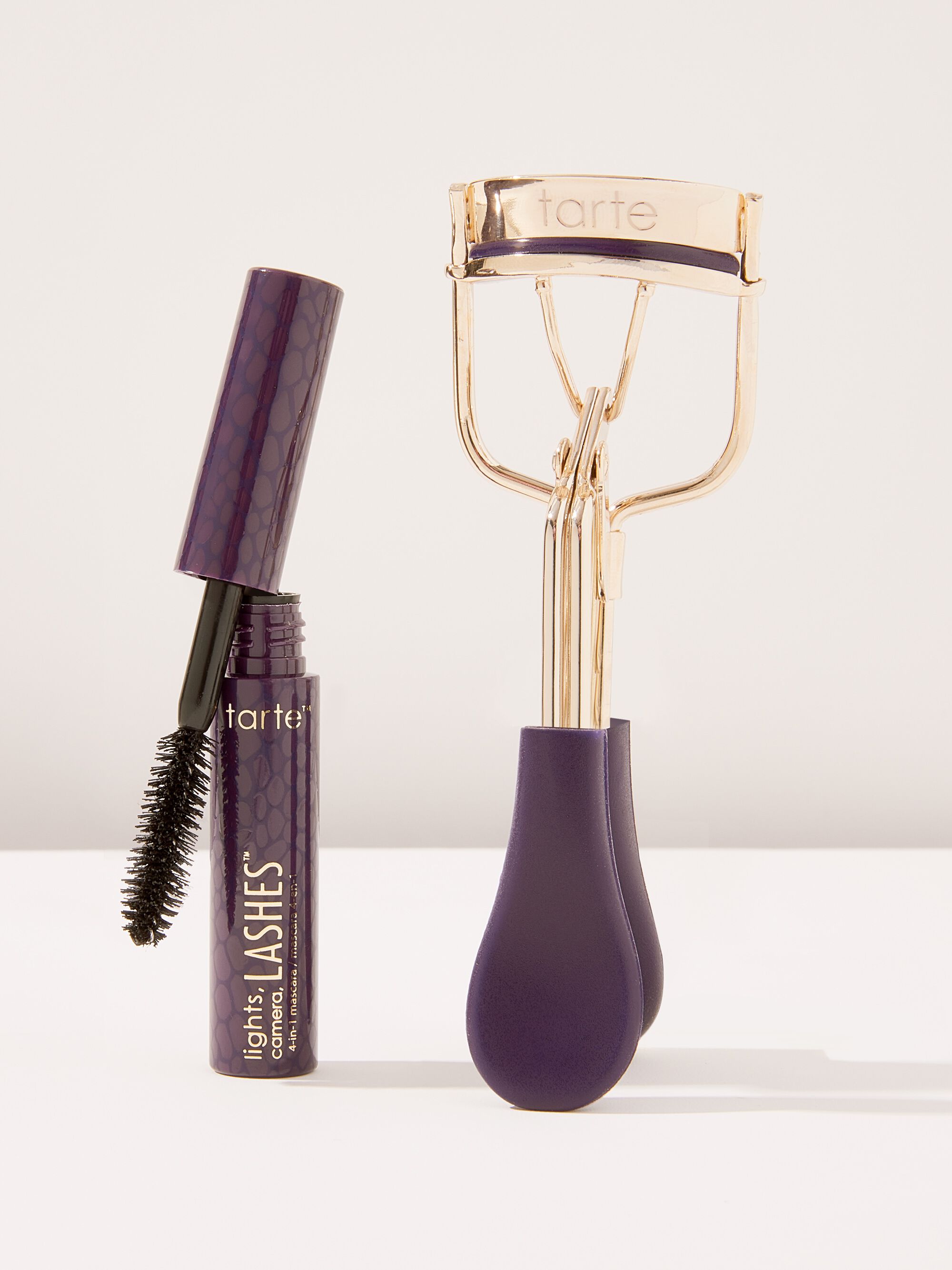 picture perfect™ eyelash curler & deluxe lights, camera, lashes™ mascara image number null