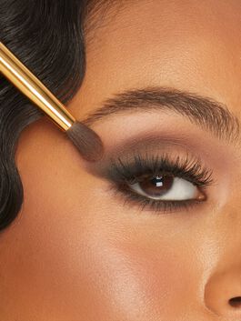 tapered blending eyeshadow brush image number null