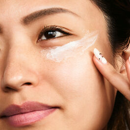maracuja eye cream application model image number null